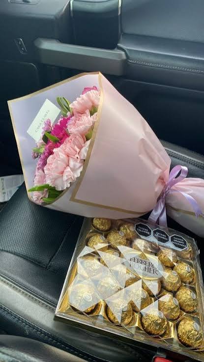 Customized chocolate bouquet